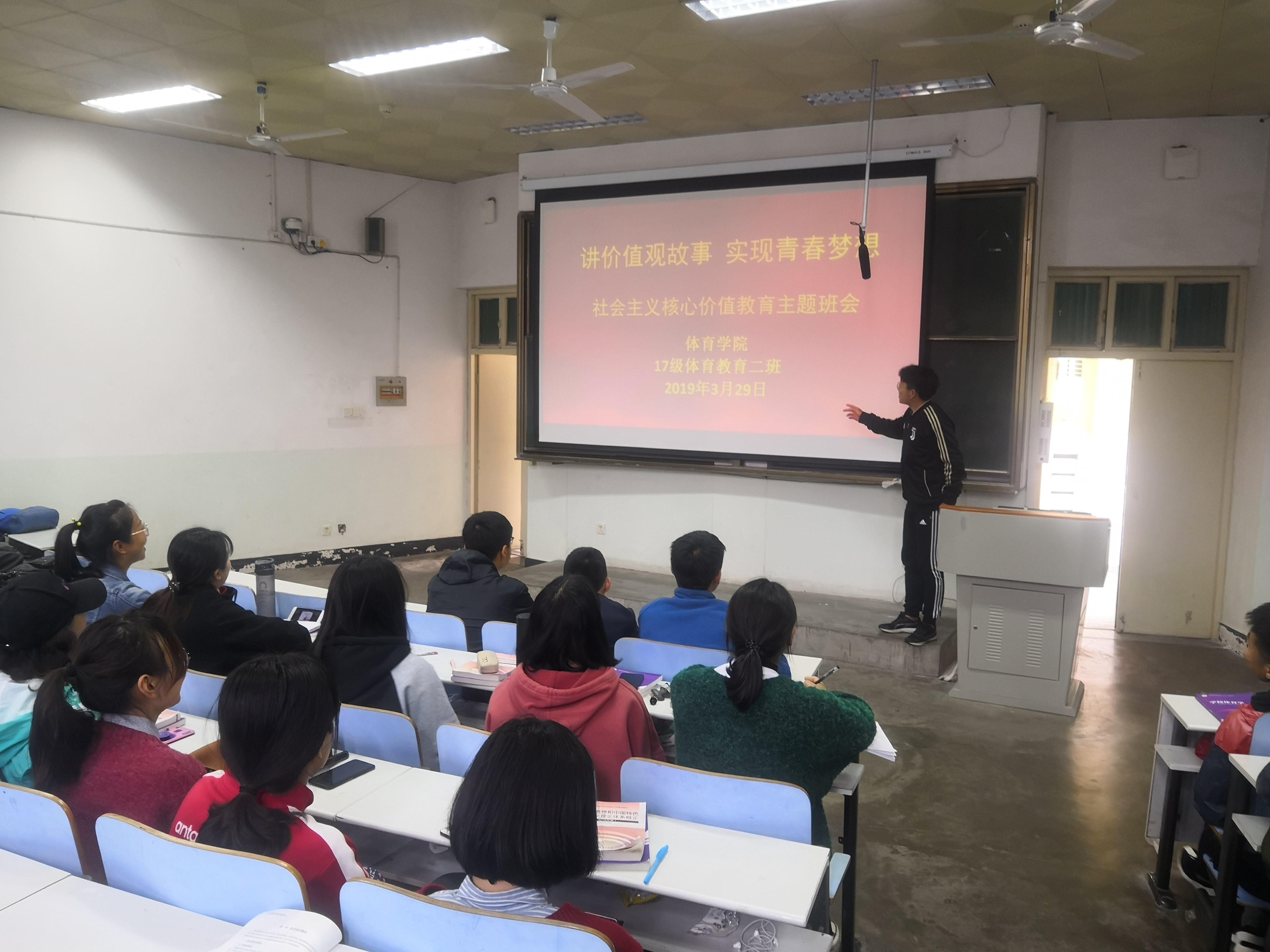 17二班.jpg 17二班.jpg