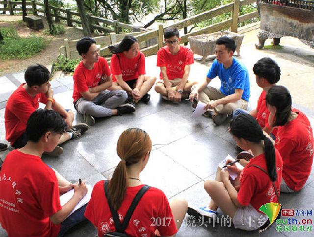 beat365官方网站志愿者探访老街 为灾后修复建言献策