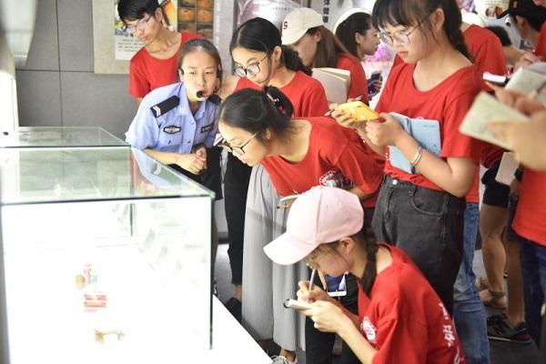 beat365官方网站青少年禁毒防艾暑期社会实践专项行动在湘潭市禁毒教育基地顺利启动