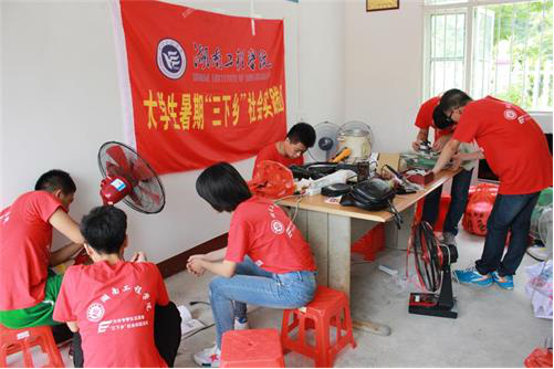 beat365官方网站“三下乡”团队助力太阳山村精准扶贫